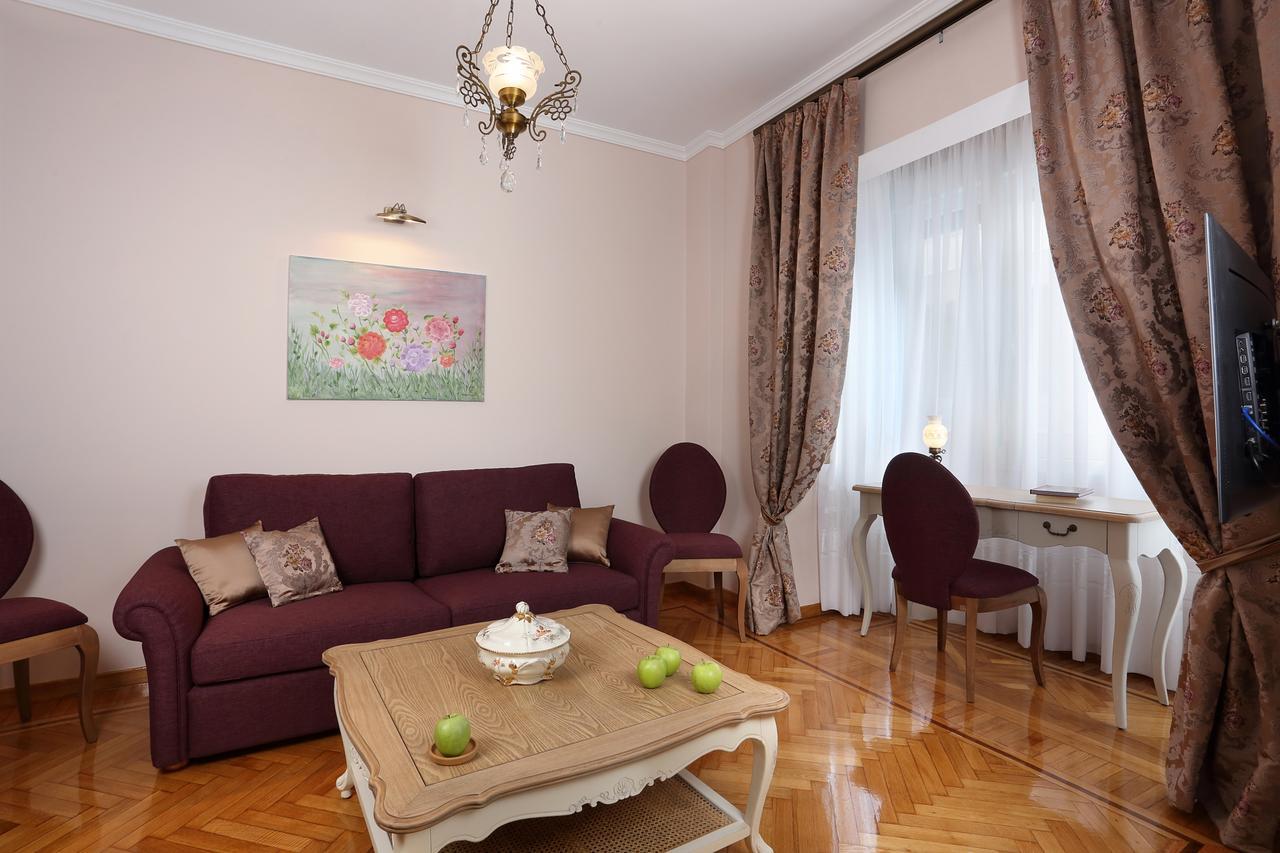 V1935 Luxurious Apartments Atene Esterno foto